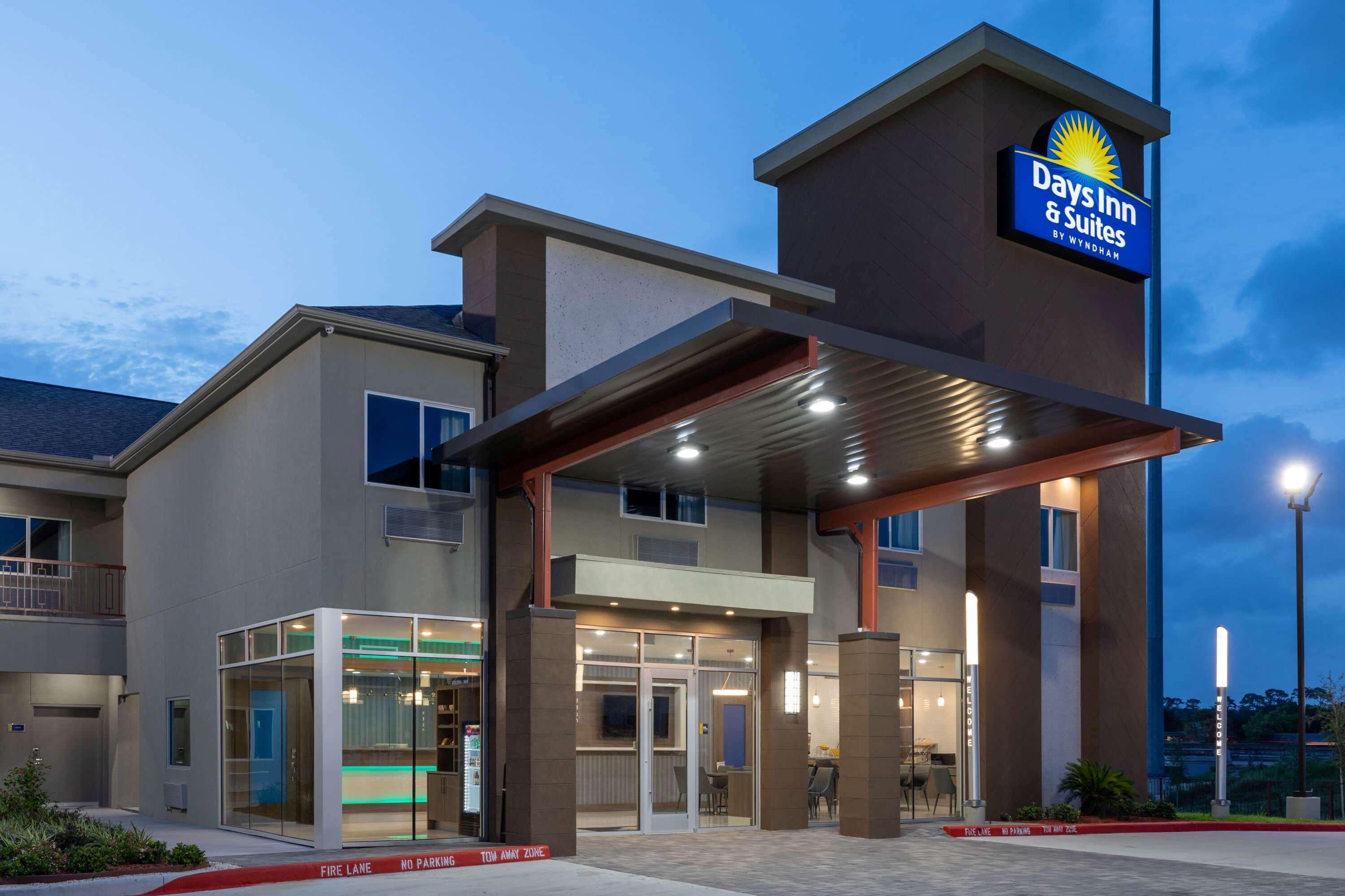 Days Inn & Suites By Wyndham Downtown/University Of Houston Exterior photo